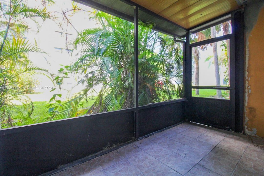 En Venta: $262,200 (2 camas, 1 baños, 892 Pies cuadrados)