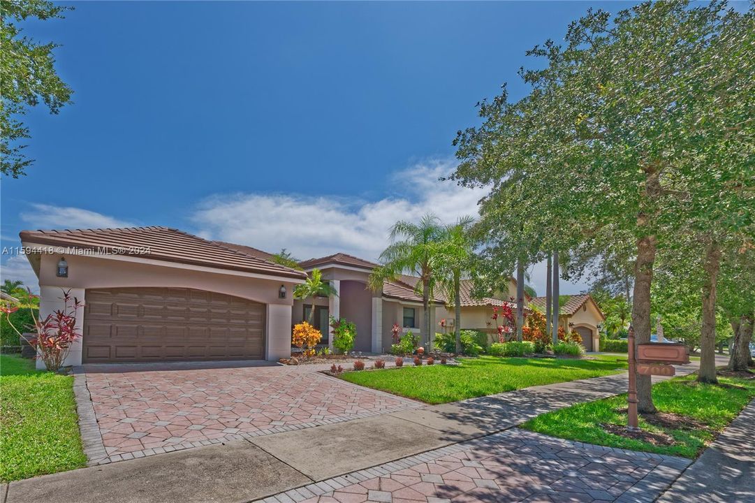 Recently Rented: $5,900 (4 beds, 3 baths, 2625 Square Feet)