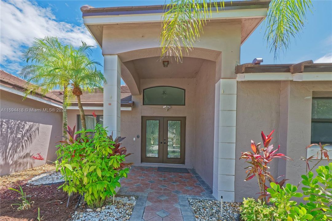 Recently Rented: $5,900 (4 beds, 3 baths, 2625 Square Feet)