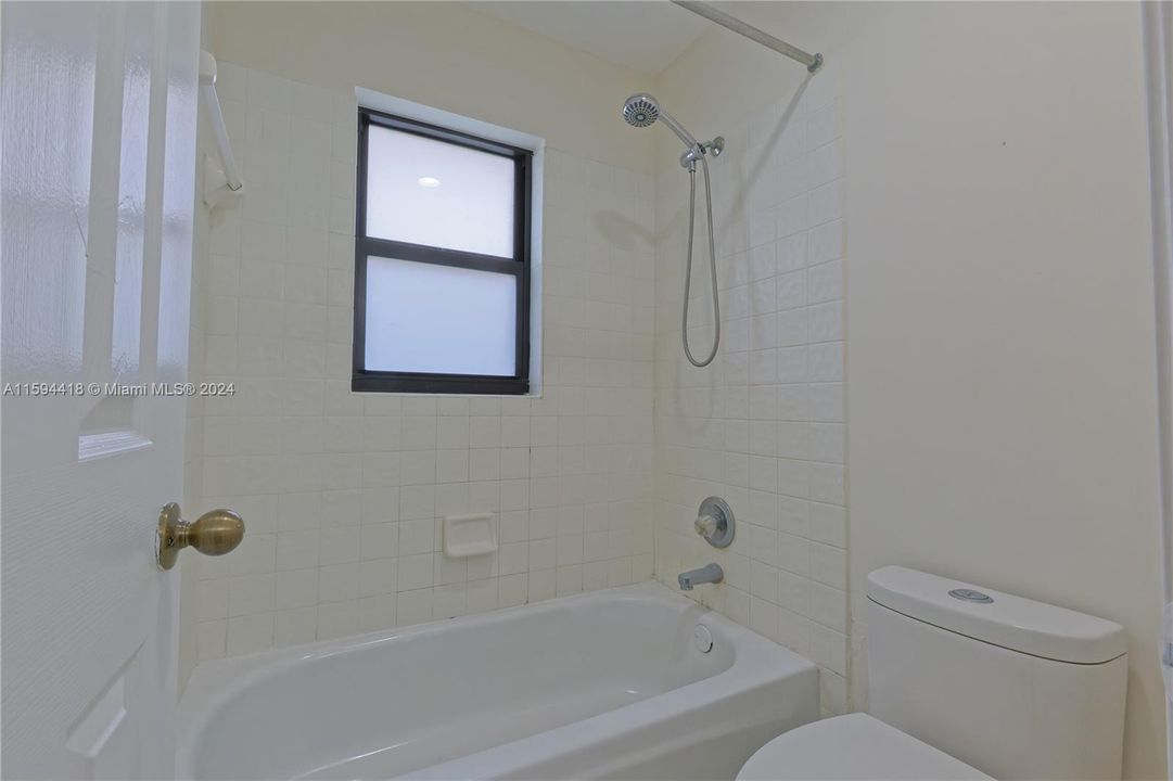 Recently Rented: $5,900 (4 beds, 3 baths, 2625 Square Feet)