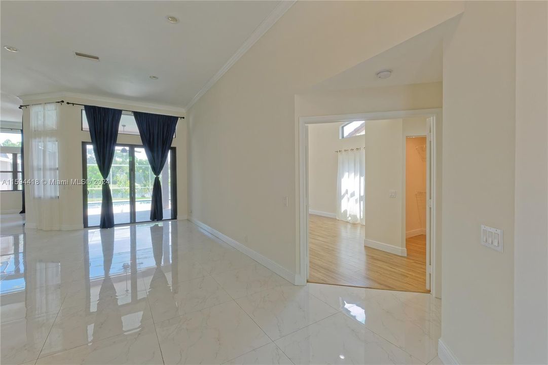 Recently Rented: $5,900 (4 beds, 3 baths, 2625 Square Feet)