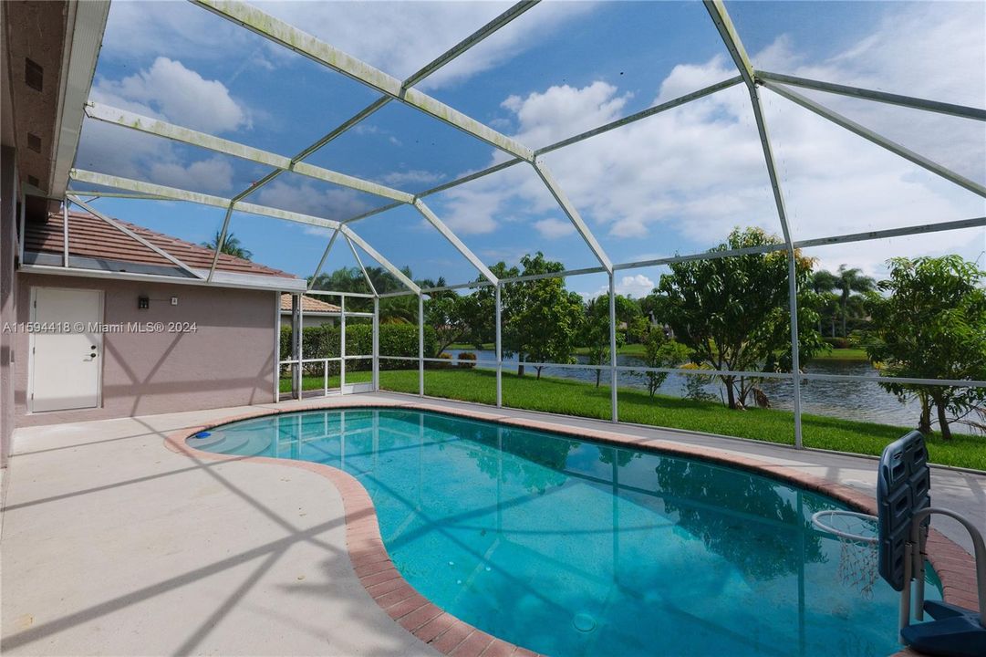 Recently Rented: $5,900 (4 beds, 3 baths, 2625 Square Feet)