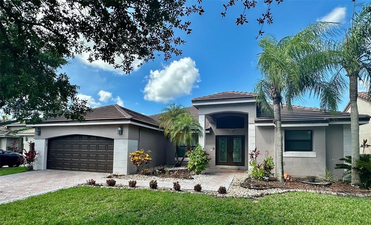 Recently Rented: $5,900 (4 beds, 3 baths, 2625 Square Feet)