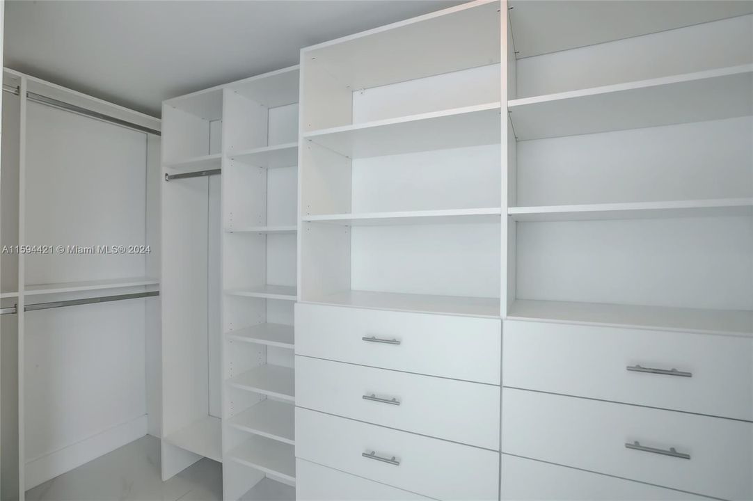 Walking Closet