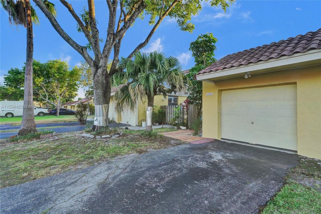 Active With Contract: $545,000 (3 beds, 3 baths, 2126 Square Feet)