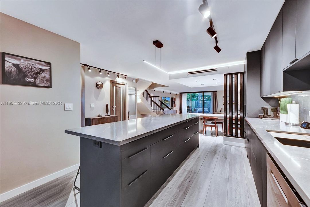 Active With Contract: $545,000 (3 beds, 3 baths, 2126 Square Feet)