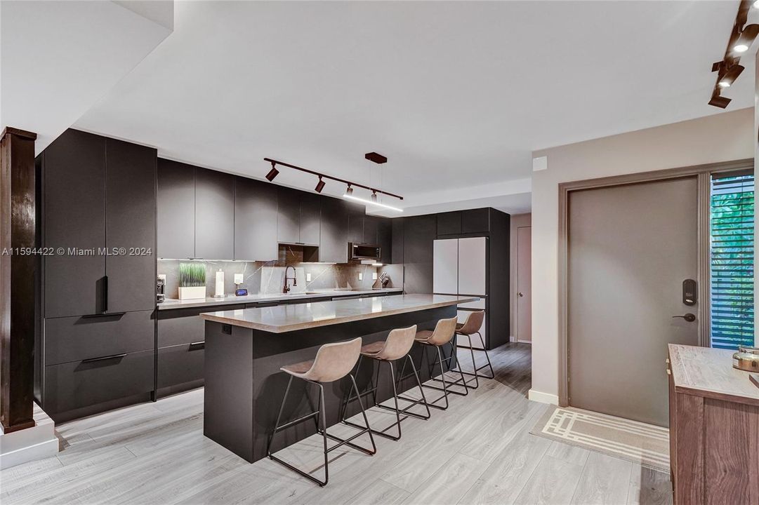 Recently Sold: $545,000 (3 beds, 3 baths, 2126 Square Feet)
