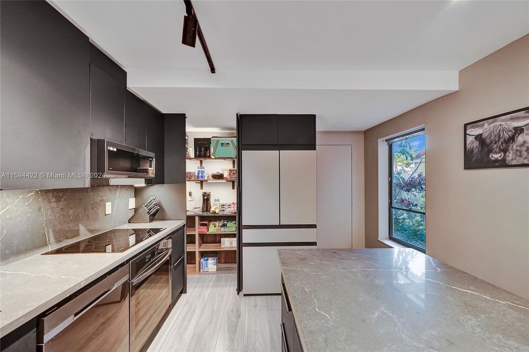 Recently Sold: $545,000 (3 beds, 3 baths, 2126 Square Feet)