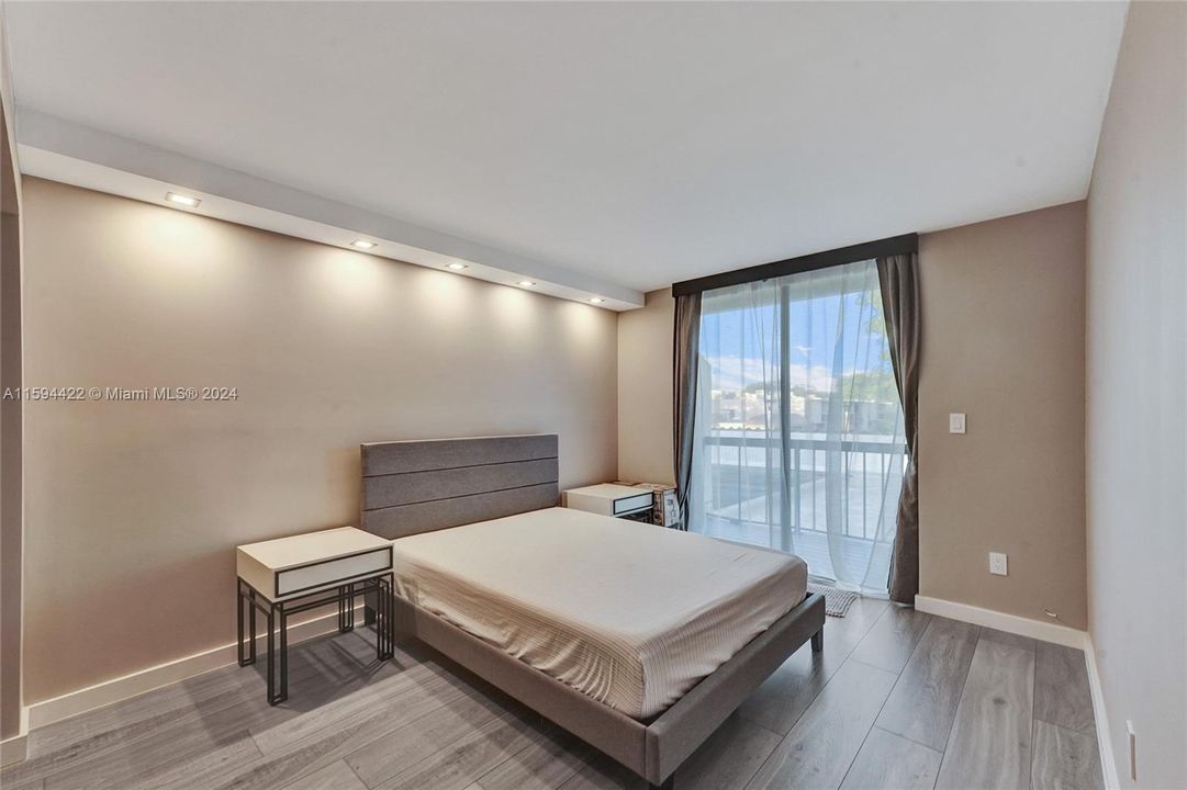 Active With Contract: $545,000 (3 beds, 3 baths, 2126 Square Feet)