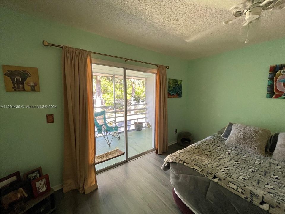 For Sale: $129,000 (1 beds, 1 baths, 680 Square Feet)