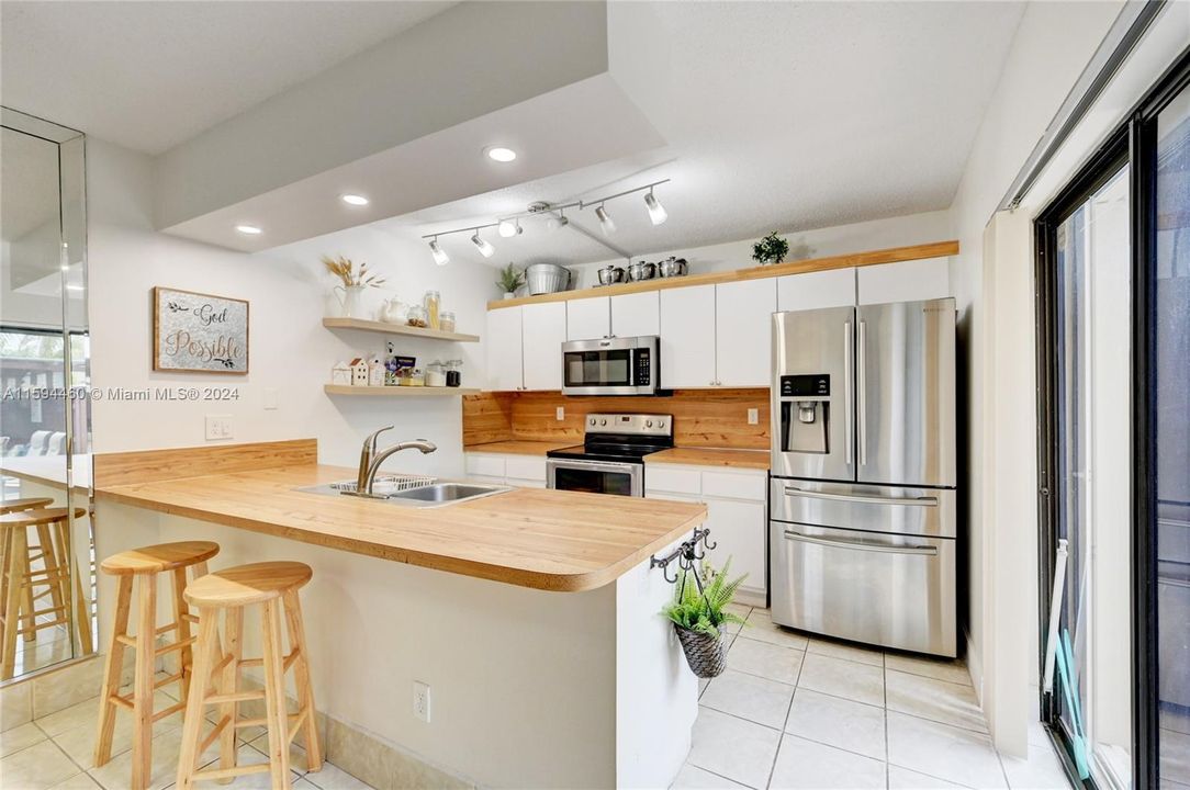 Active With Contract: $450,000 (3 beds, 2 baths, 1654 Square Feet)