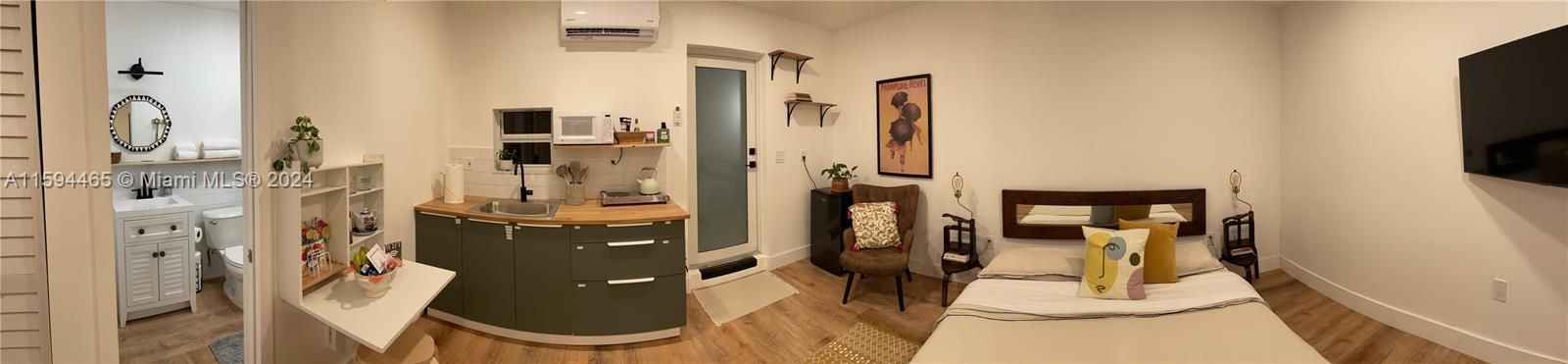 Active With Contract: $1,600 (1 beds, 1 baths, 1920 Square Feet)