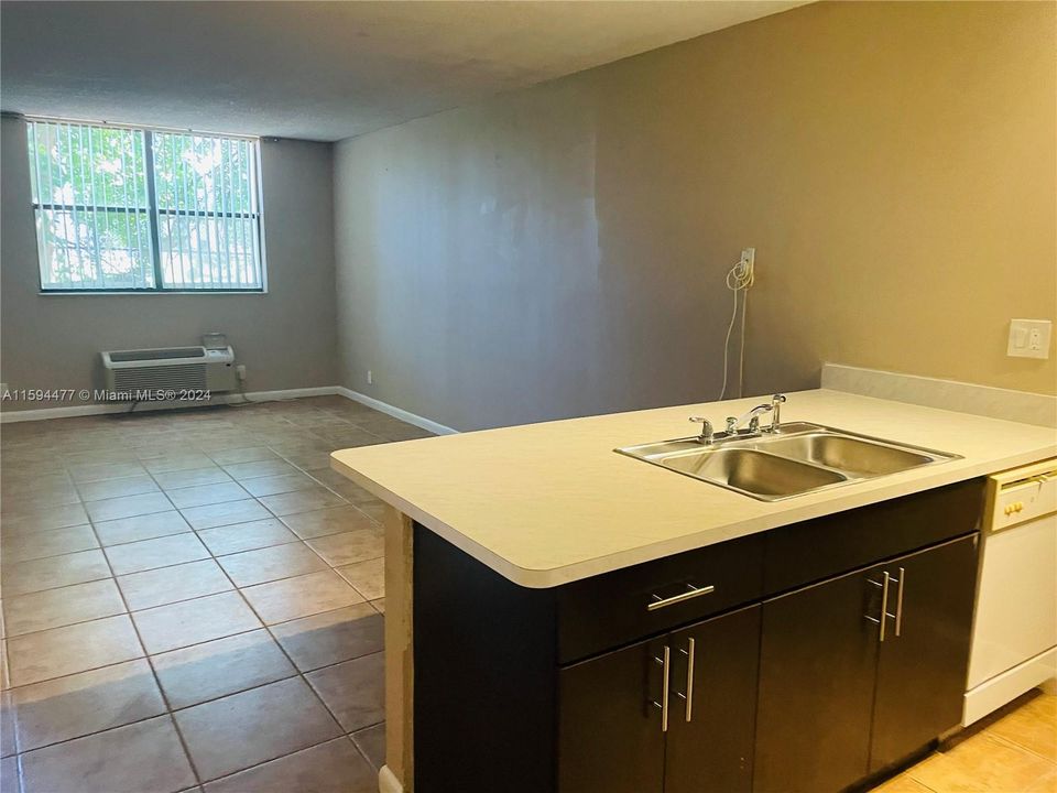 Recently Rented: $1,400 (1 beds, 1 baths, 606 Square Feet)