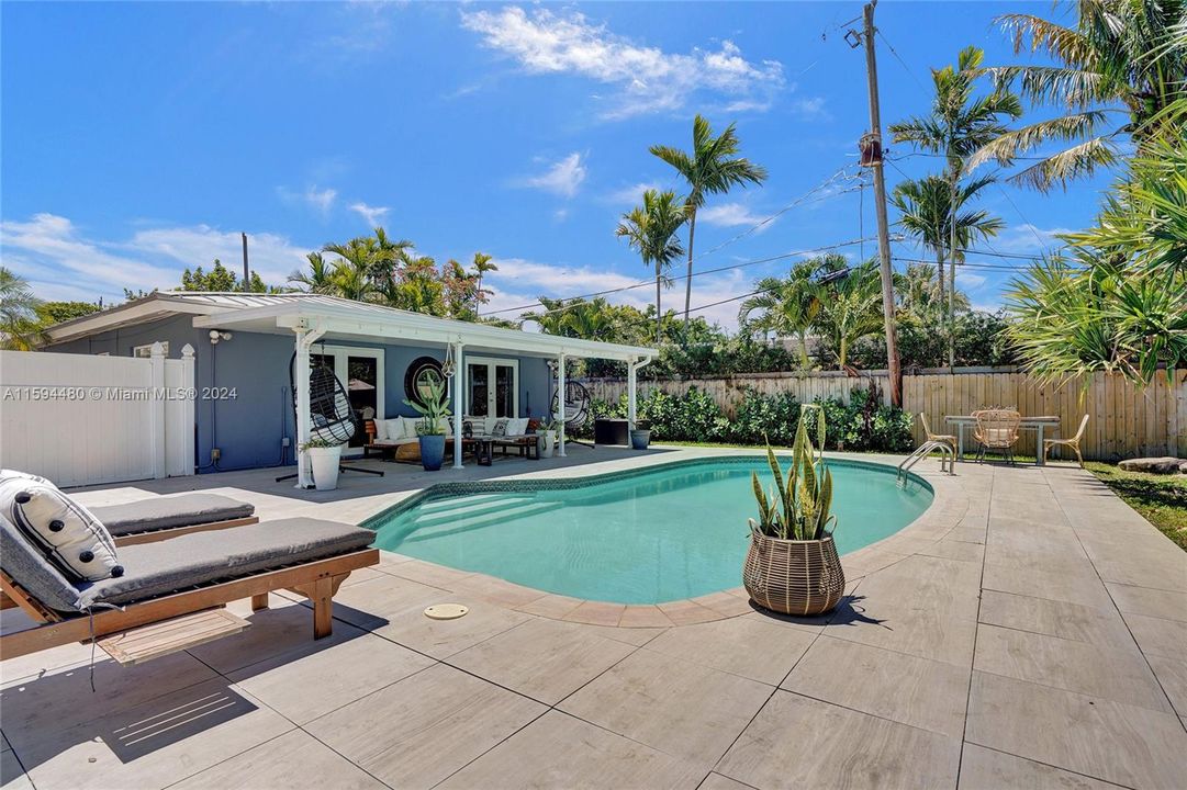 Active With Contract: $1,399,000 (4 beds, 3 baths, 0 Square Feet)