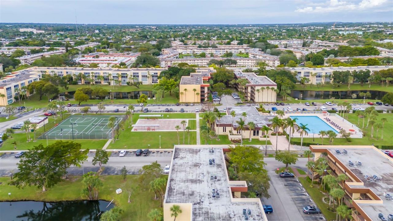 Active With Contract: $200,000 (2 beds, 2 baths, 1002 Square Feet)