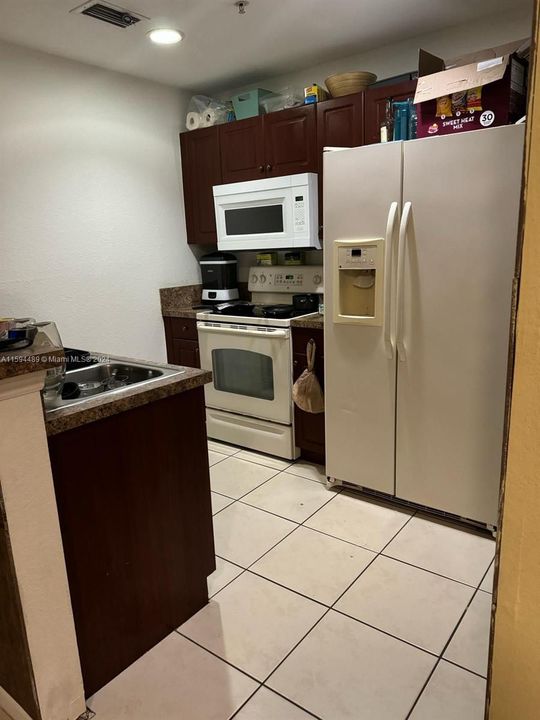 For Sale: $195,000 (2 beds, 2 baths, 855 Square Feet)