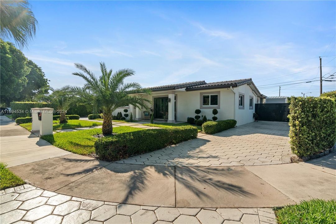 Active With Contract: $1,275,000 (4 beds, 3 baths, 2478 Square Feet)