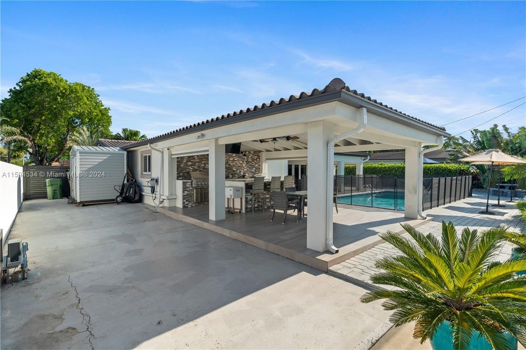 Active With Contract: $1,275,000 (4 beds, 3 baths, 2478 Square Feet)