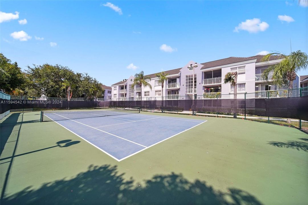 Active With Contract: $279,000 (2 beds, 2 baths, 1113 Square Feet)