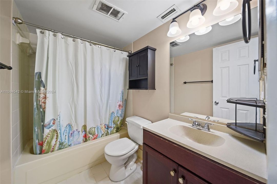 Active With Contract: $279,000 (2 beds, 2 baths, 1113 Square Feet)