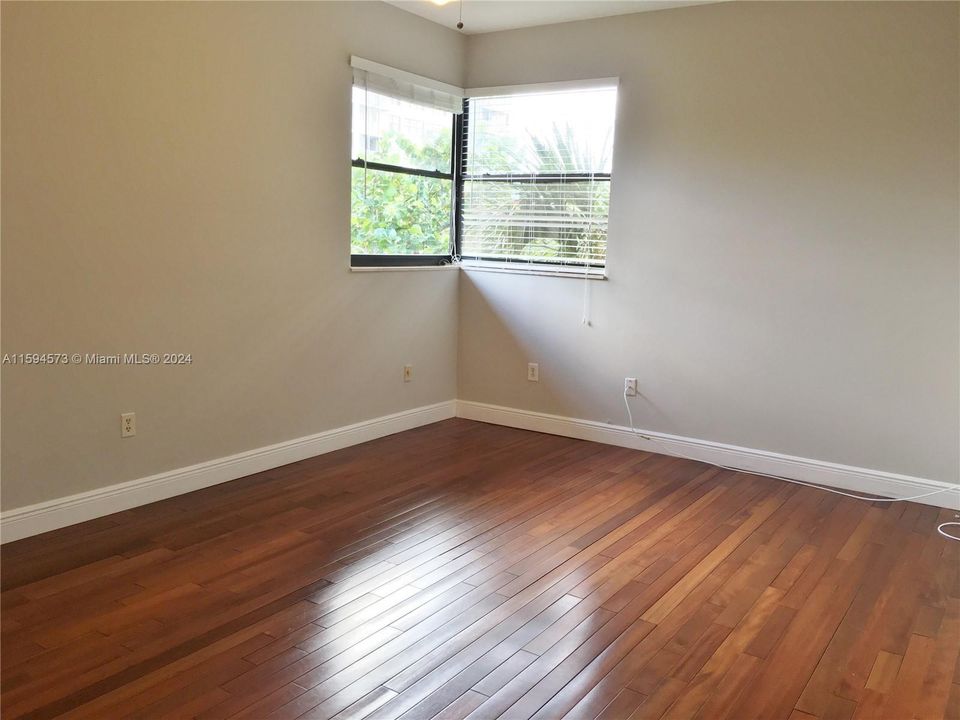 For Rent: $5,200 (2 beds, 2 baths, 1450 Square Feet)