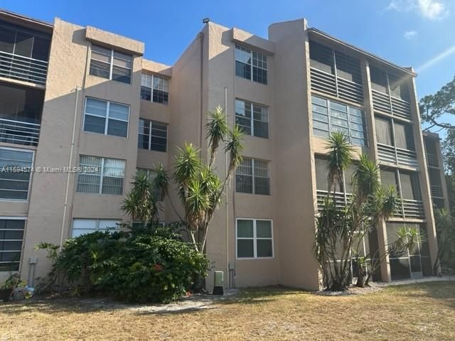 Active With Contract: $2,200 (3 beds, 2 baths, 1001 Square Feet)