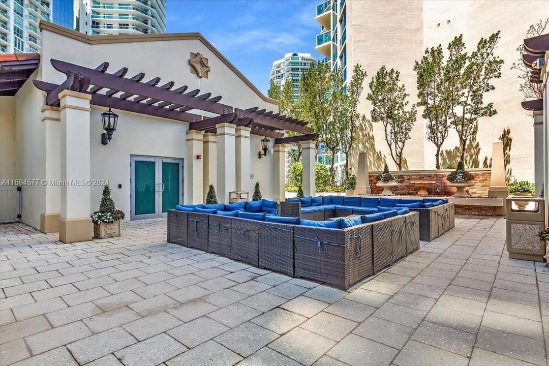 For Sale: $1,845,000 (4 beds, 4 baths, 2911 Square Feet)