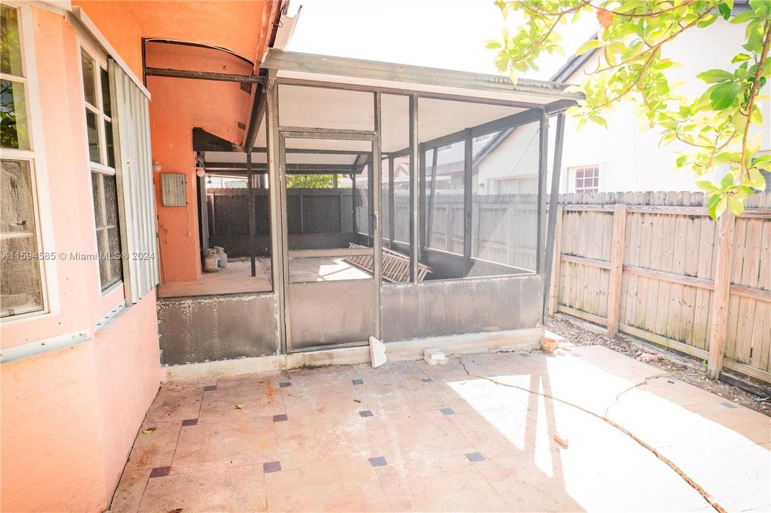 Recently Sold: $634,000 (4 beds, 2 baths, 2156 Square Feet)