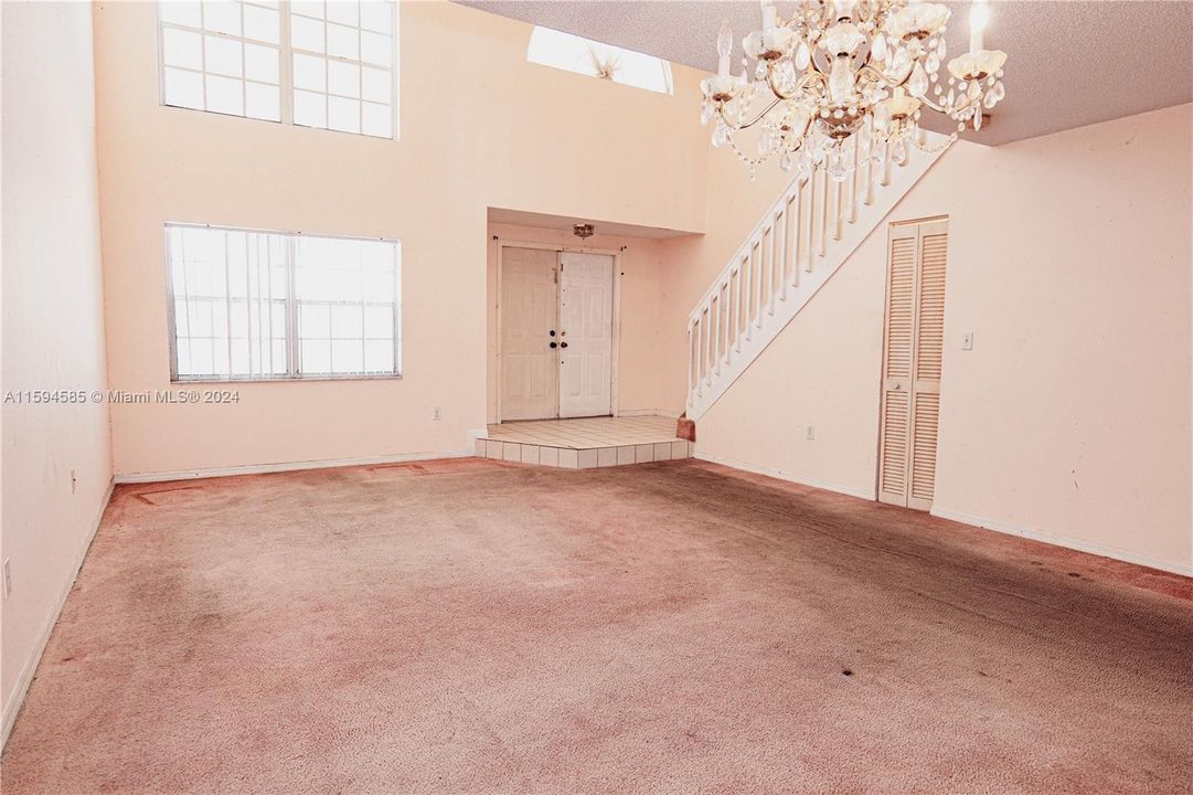 Recently Sold: $634,000 (4 beds, 2 baths, 2156 Square Feet)