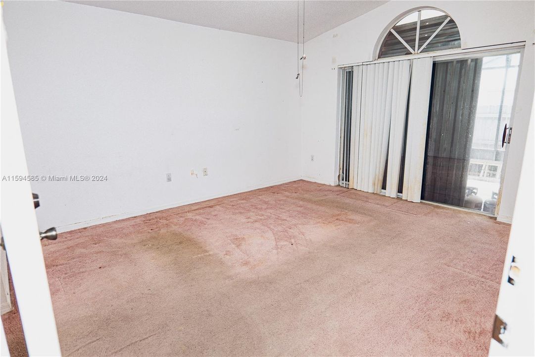 Recently Sold: $634,000 (4 beds, 2 baths, 2156 Square Feet)