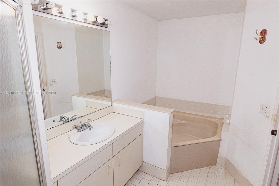 Recently Sold: $634,000 (4 beds, 2 baths, 2156 Square Feet)