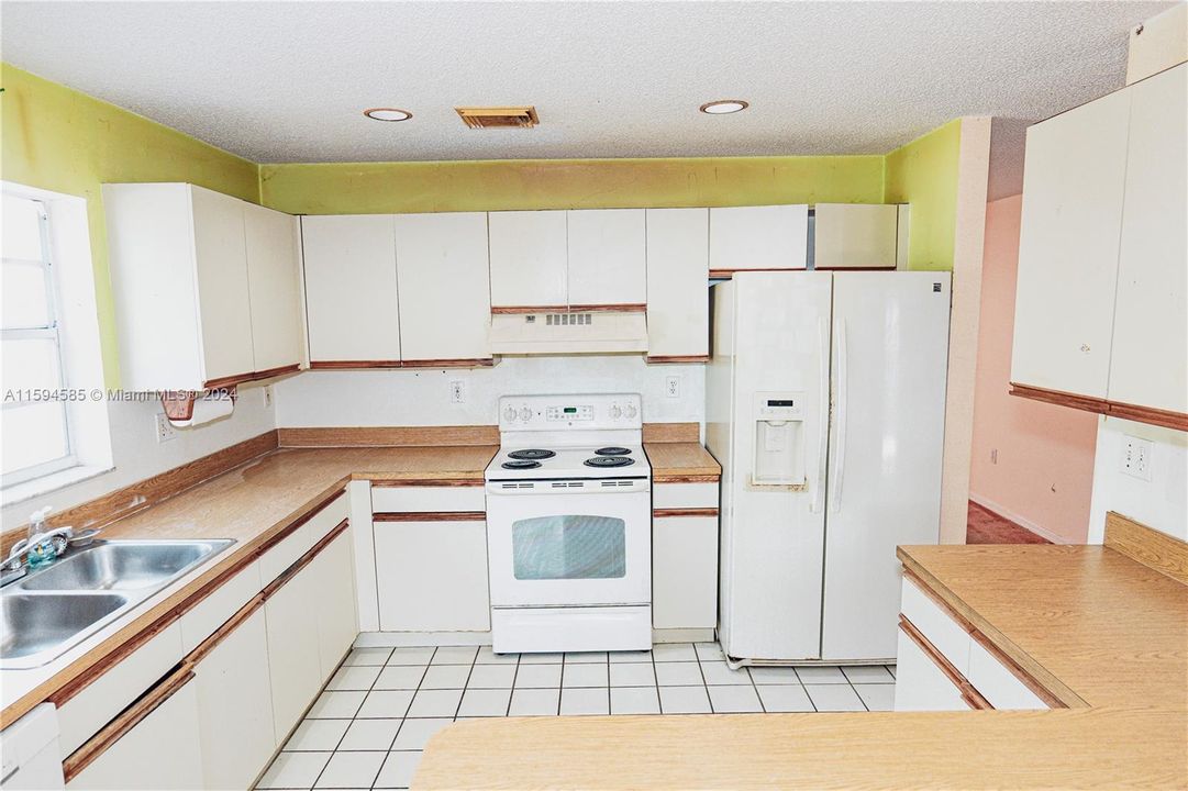 Recently Sold: $634,000 (4 beds, 2 baths, 2156 Square Feet)