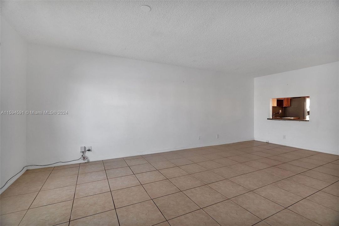 For Sale: $145,000 (1 beds, 1 baths, 850 Square Feet)