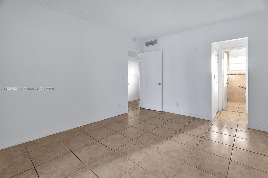 For Sale: $145,000 (1 beds, 1 baths, 850 Square Feet)