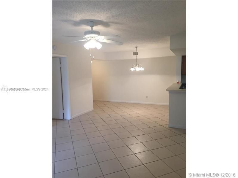 Recently Sold: $225,000 (2 beds, 2 baths, 986 Square Feet)