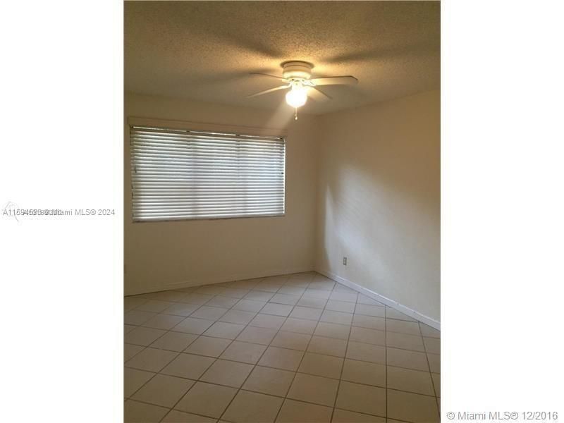 Recently Sold: $225,000 (2 beds, 2 baths, 986 Square Feet)