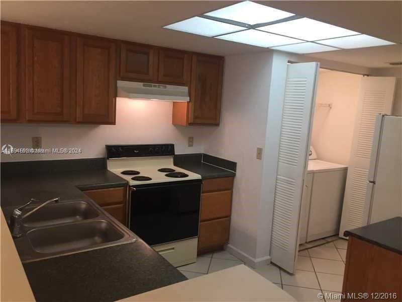 Activo con contrato: $225,000 (2 camas, 2 baños, 986 Pies cuadrados)