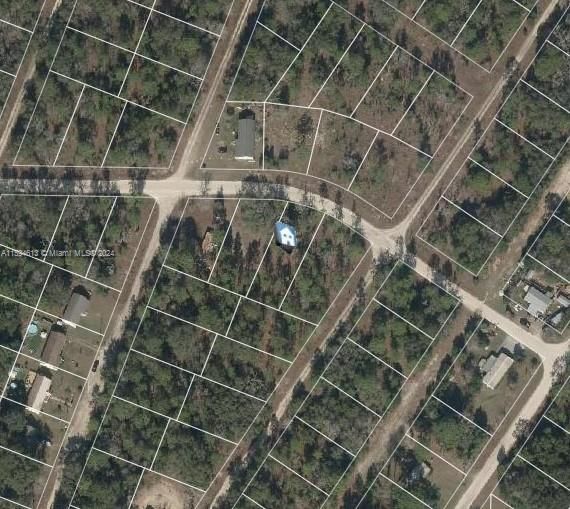 На продажу: $8,000 (0.23 acres)