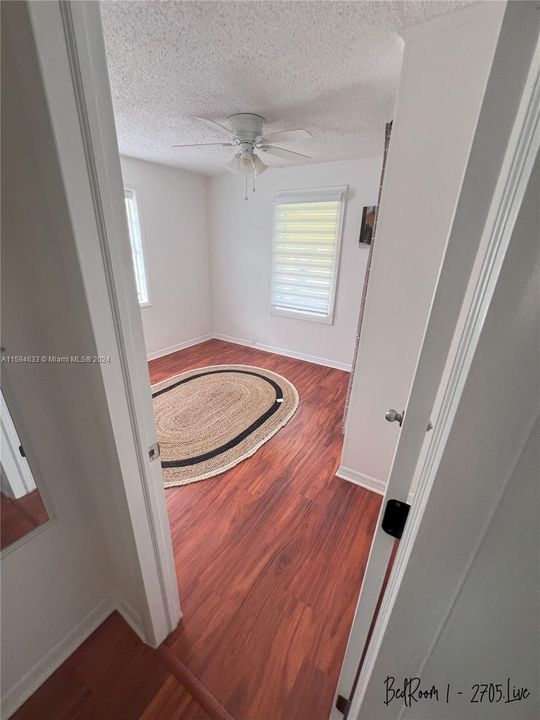 Active With Contract: $189,900 (2 beds, 1 baths, 702 Square Feet)