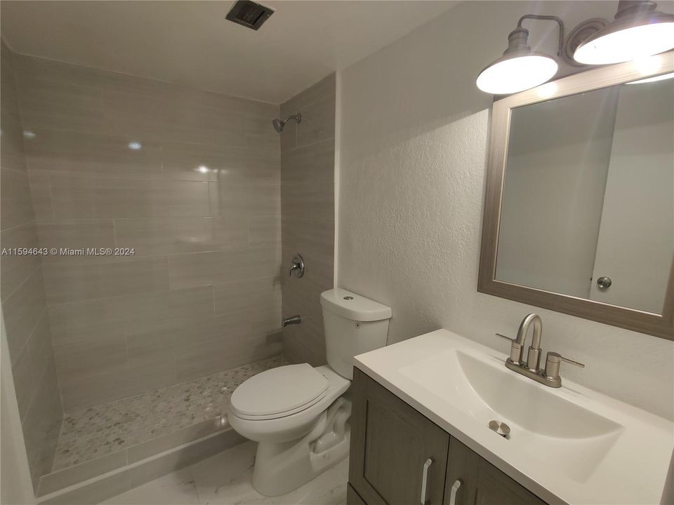 Active With Contract: $2,100 (2 beds, 2 baths, 1175 Square Feet)