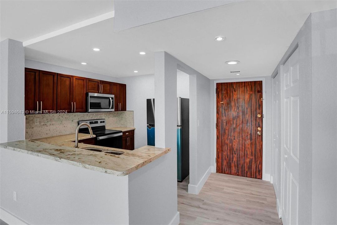 Active With Contract: $2,100 (2 beds, 2 baths, 1175 Square Feet)