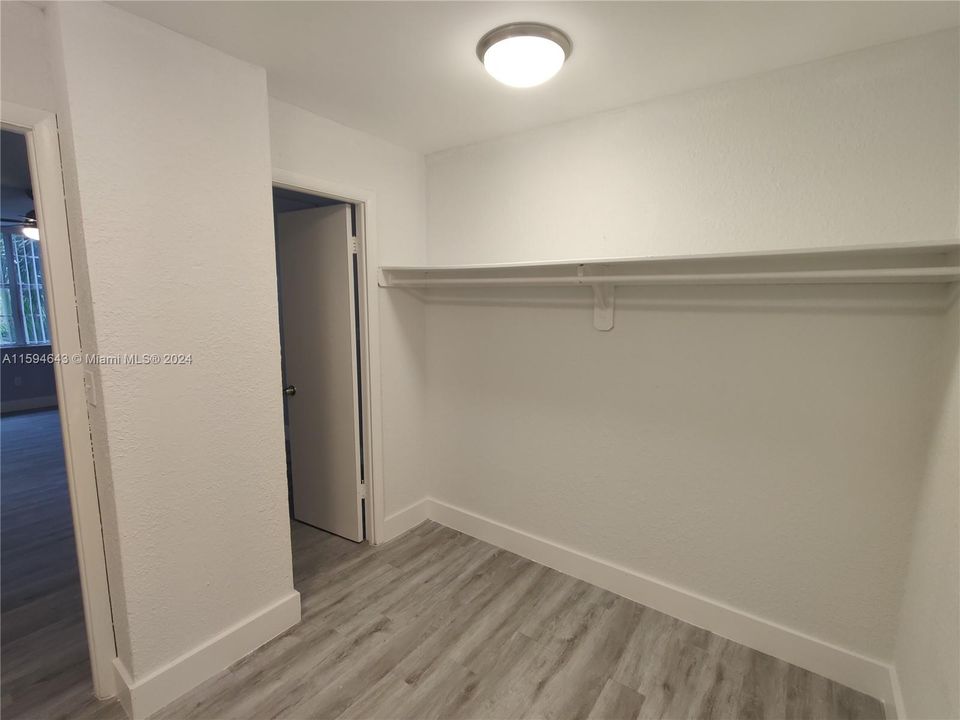 Active With Contract: $2,100 (2 beds, 2 baths, 1175 Square Feet)