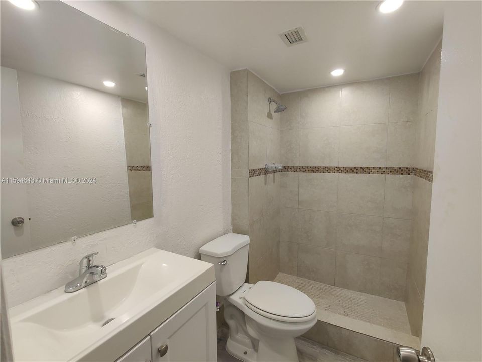 Active With Contract: $2,100 (2 beds, 2 baths, 1175 Square Feet)