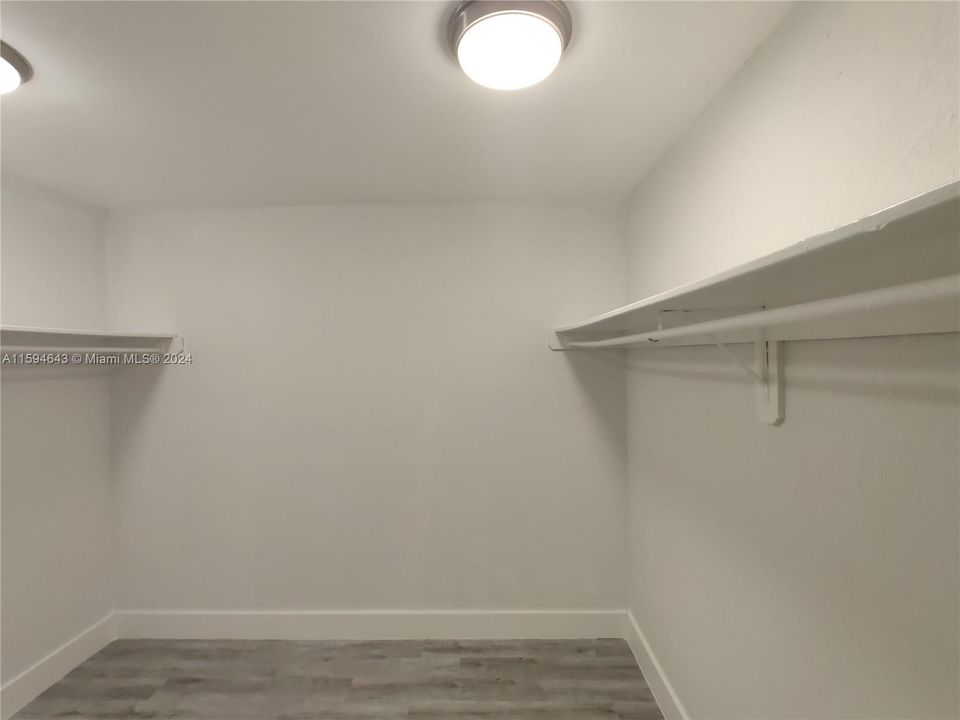 Active With Contract: $2,100 (2 beds, 2 baths, 1175 Square Feet)