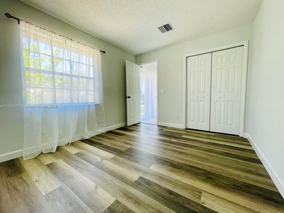For Sale: $295,000 (3 beds, 1 baths, 1131 Square Feet)