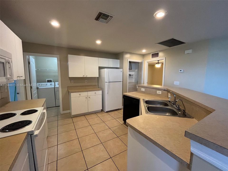 For Sale: $299,900 (3 beds, 2 baths, 1418 Square Feet)