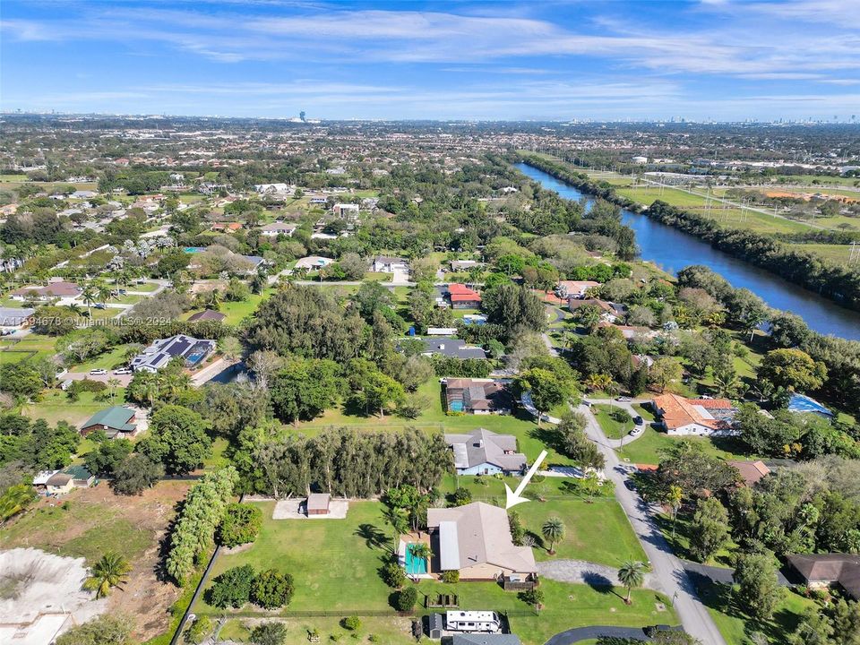 For Sale: $1,399,000 (4 beds, 2 baths, 2612 Square Feet)