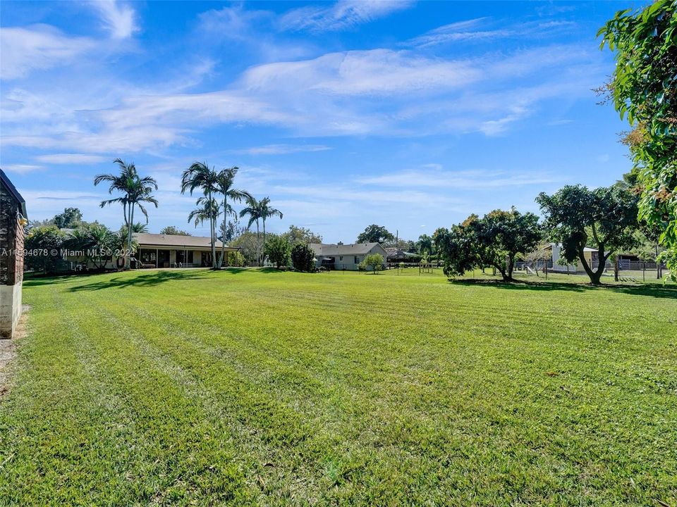 For Sale: $1,399,000 (4 beds, 2 baths, 2612 Square Feet)