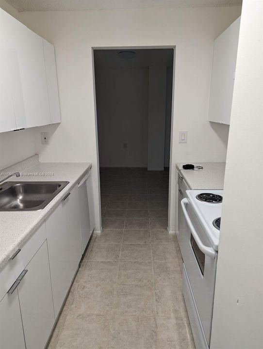 Activo con contrato: $199,000 (3 camas, 2 baños, 930 Pies cuadrados)