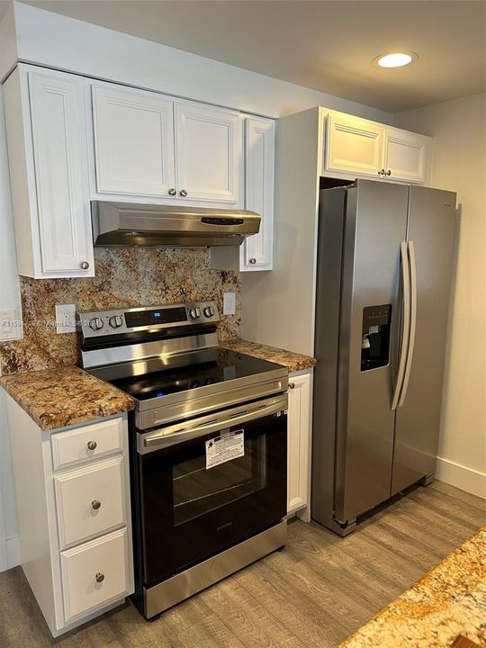 Active With Contract: $2,900 (2 beds, 1 baths, 969 Square Feet)